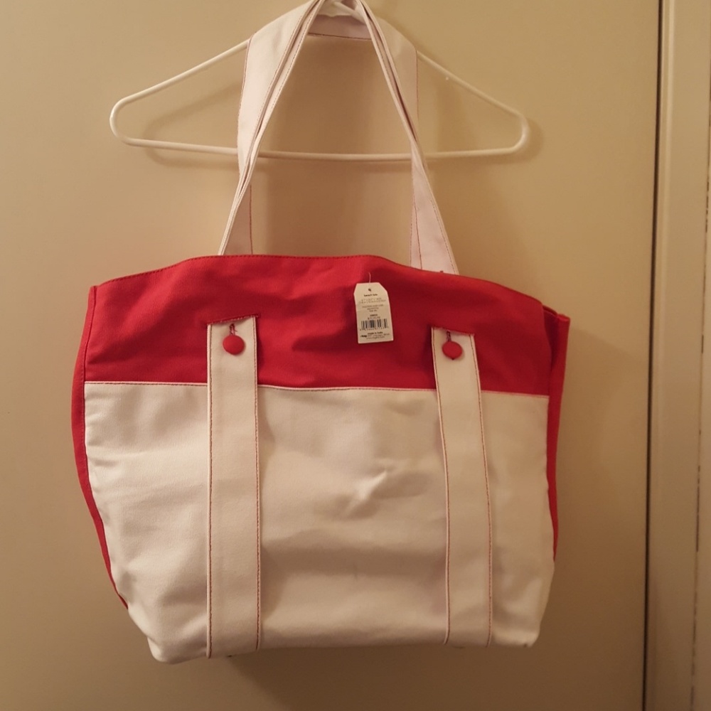 Tag beach tote.